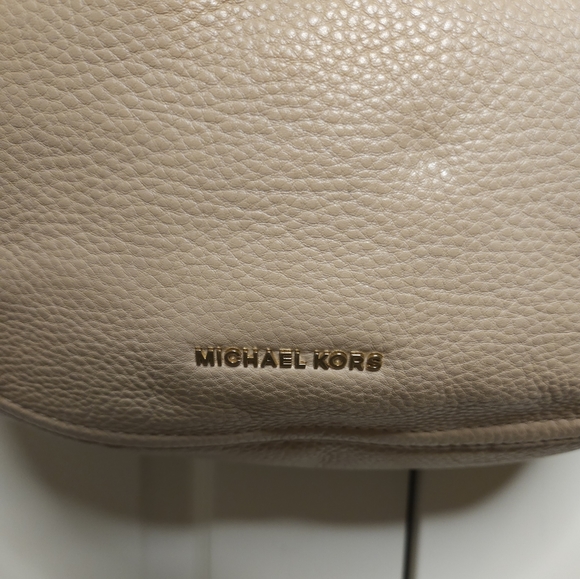 HP!! MICHAEL KORS CREAM TASSEL LARGE LYDIA HOBO BAG  - Picture 6 of 16